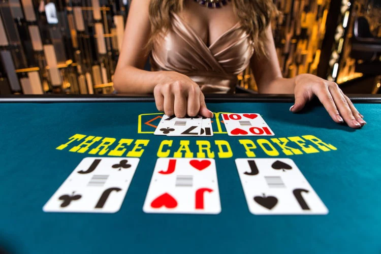 Three-card-poker-tiešsaistes-spēle-ar-dīleri